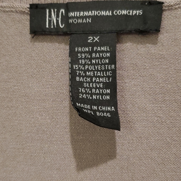 Gorgeous lightweight sweater - Picture 2 of 5